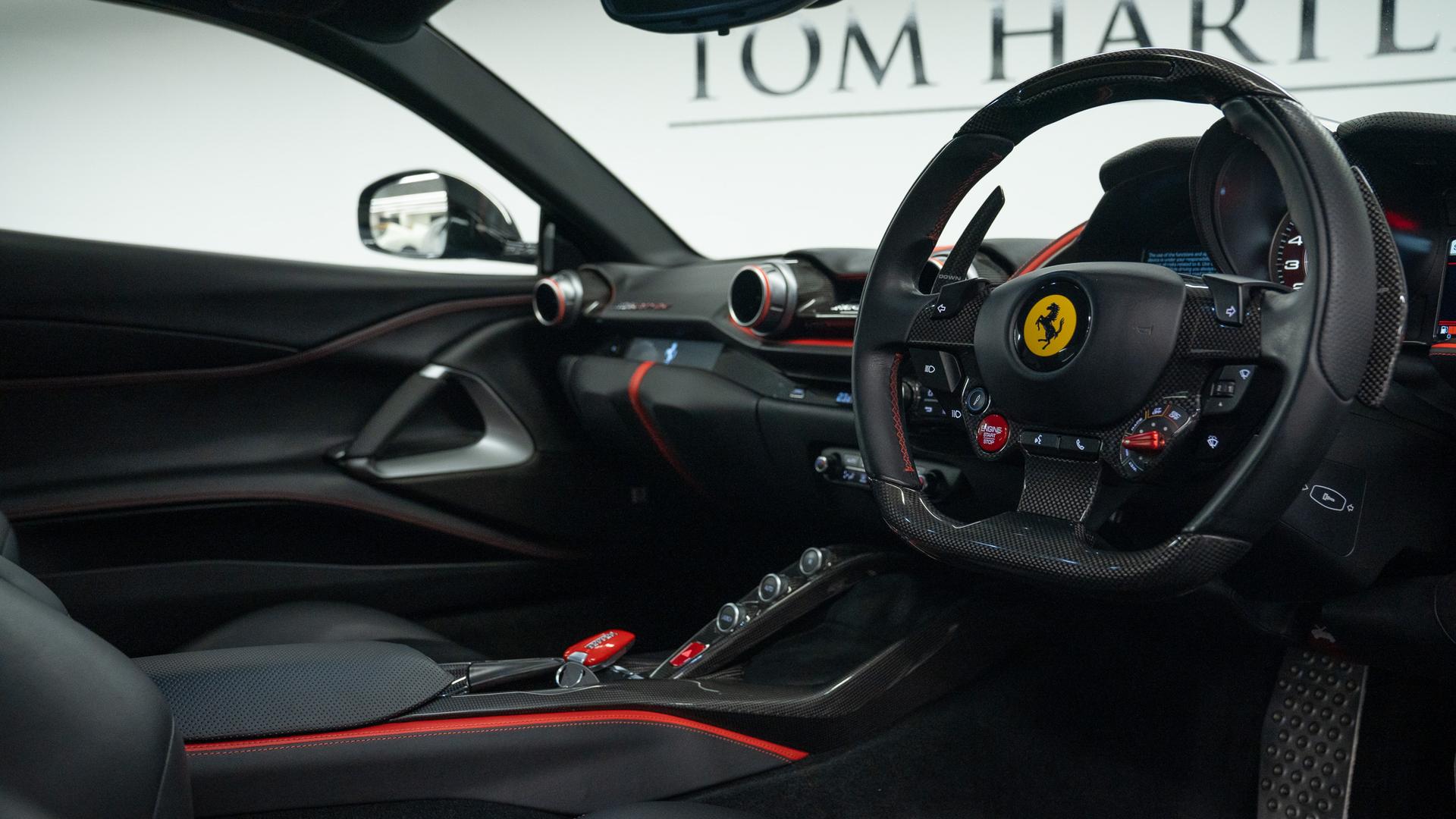 Ferrari 812 Photo 0e5743d4-41e6-4734-8208-78ead5020a03.jpg