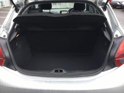 Peugeot 208 Photo 11