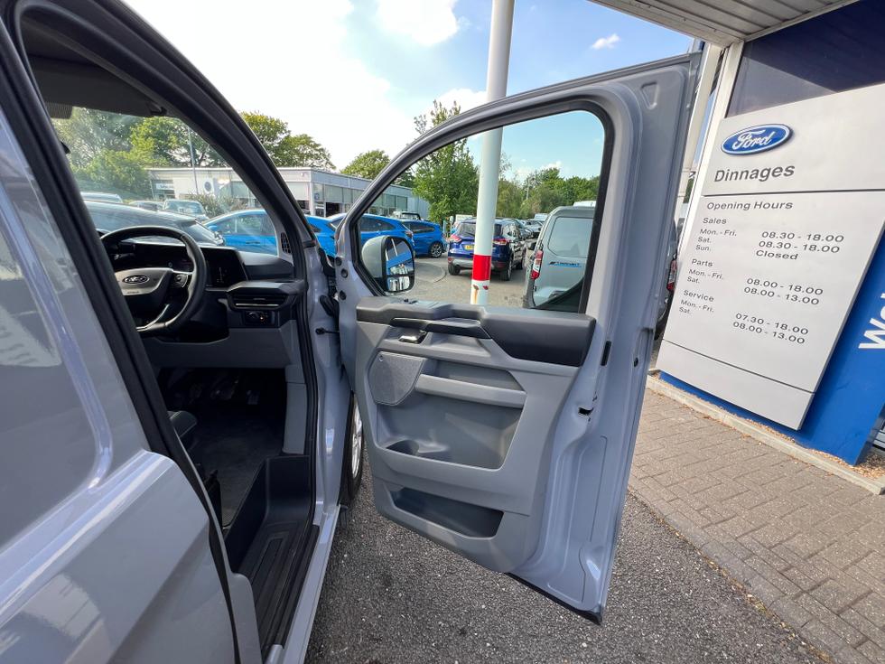 Ford Transit Custom Photo 0e629689-5417-44a2-8aa9-82a874df6308.jpeg