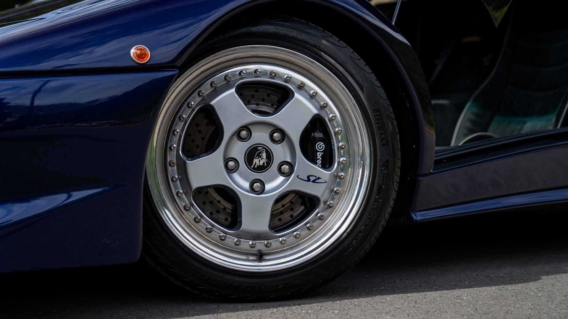 LAMBORGHINI Diablo Photo 0e708d70-2611-4a82-8d62-29c4c609689e.jpg