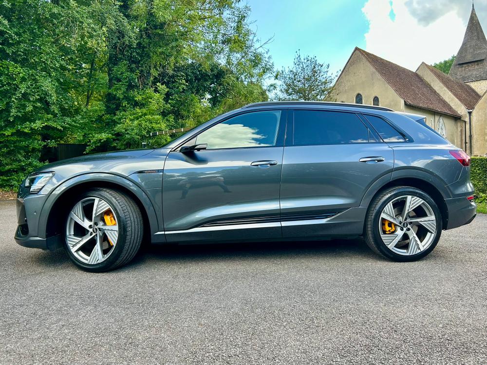 Used Audi e-tron HG72KVC 2