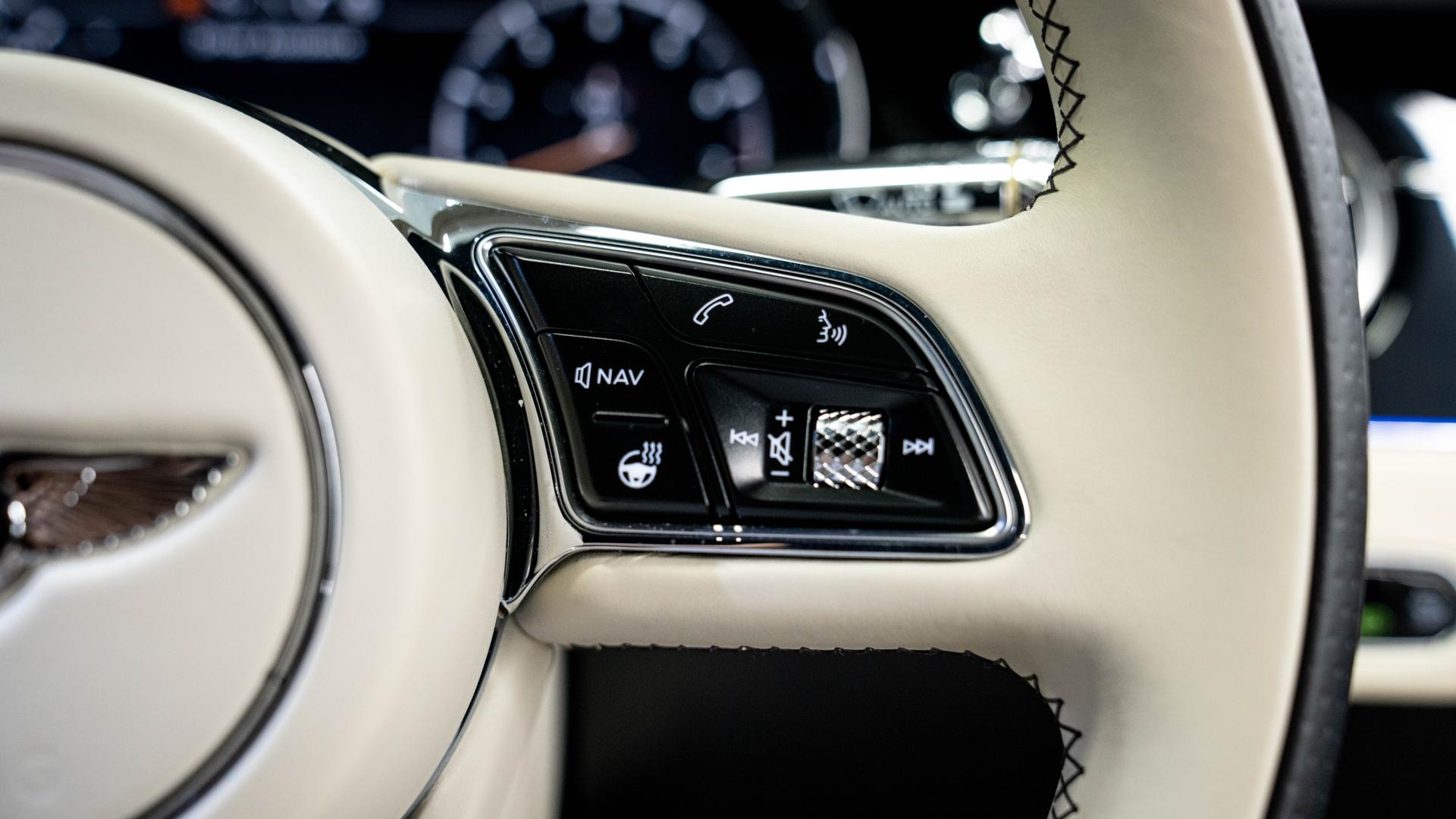 Bentley Continental Photo 0e75920e-a7cc-45d0-a5ba-12dca2af1f54.jpg