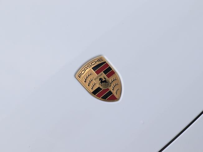 PORSCHE Taycan Photo 10
