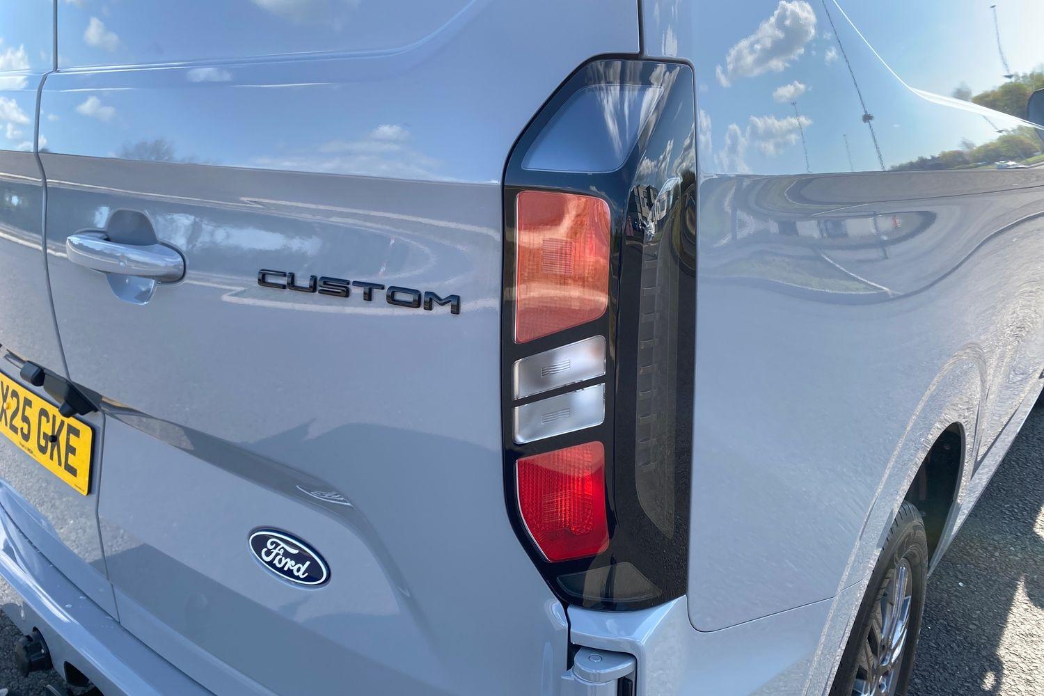 Ford TRANSIT CUSTOM Photo 23