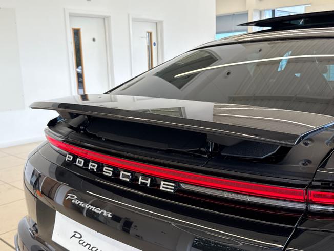 PORSCHE Panamera Photo 19