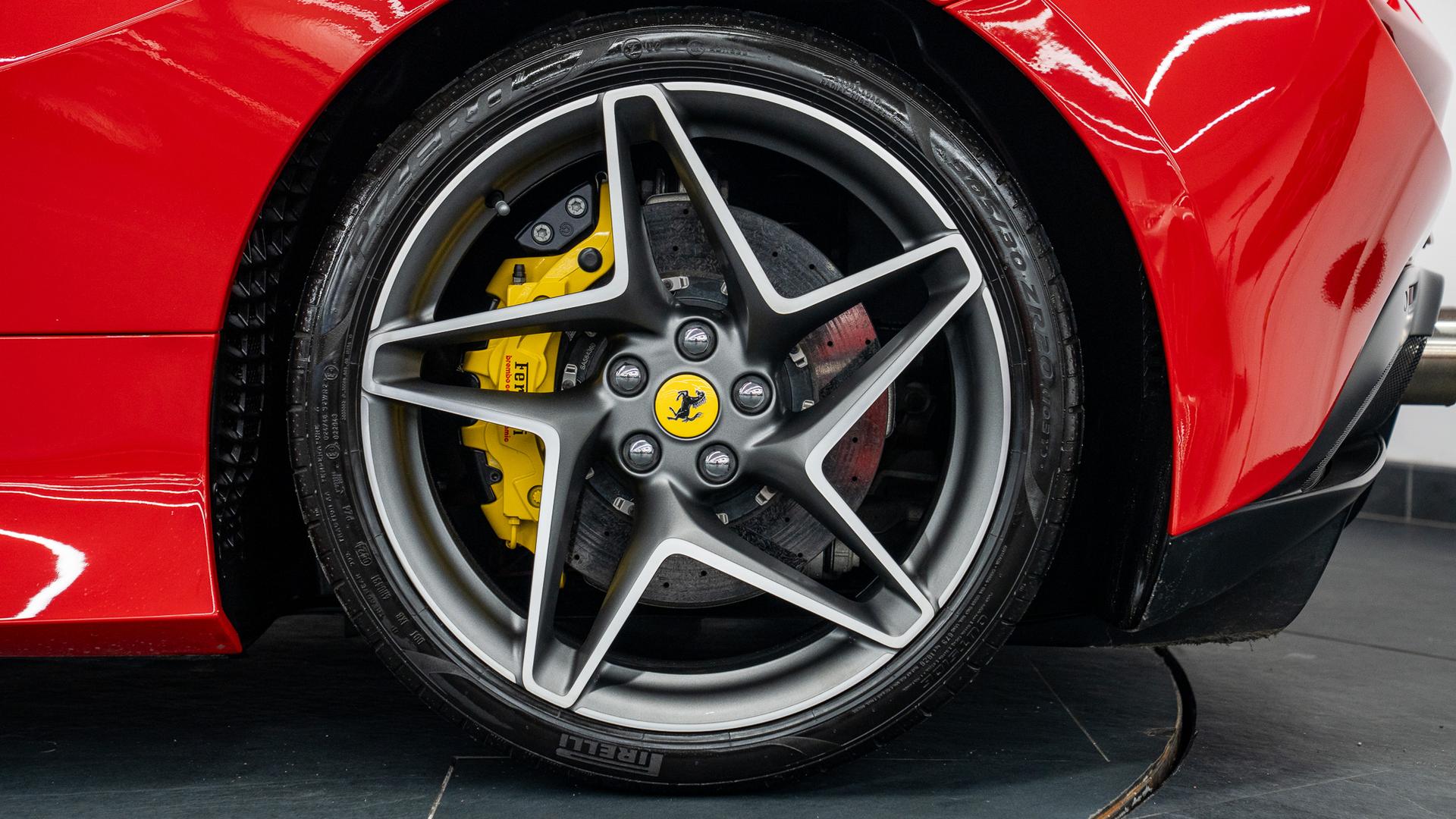 Ferrari F8 Photo 0e9a14a9-bcf7-4922-a7bc-ddc04658d30e.jpg