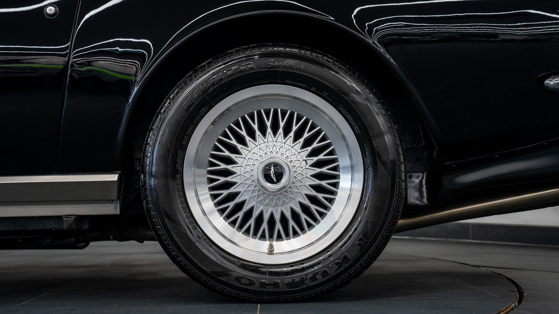 Aston Martin V8 Photo 0eac5cba-5b3f-408d-bd6e-e9839f28ad94.jpg