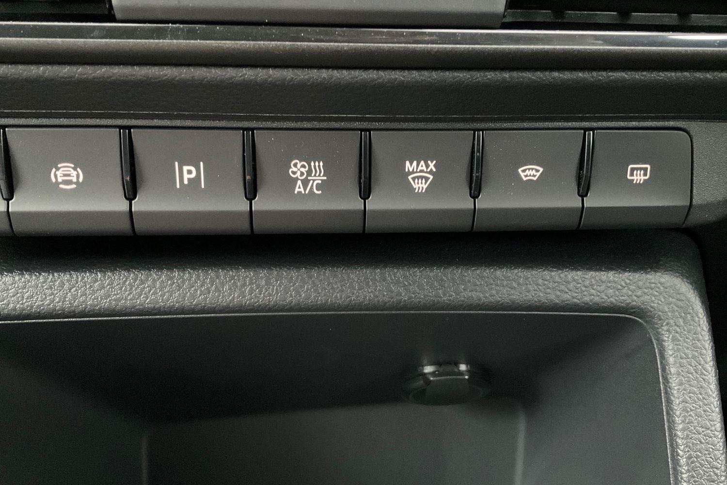 Ford TRANSIT CONNECT Photo 32