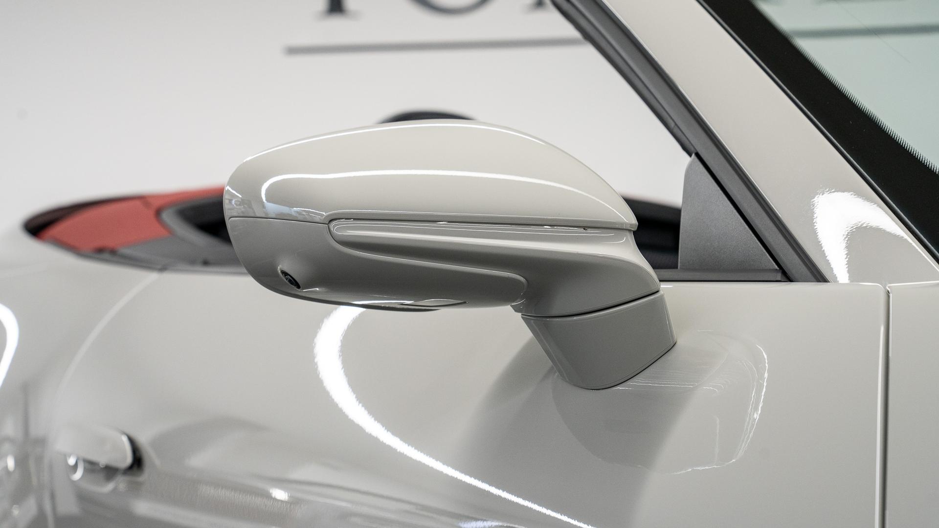 Porsche 911 Photo 0ee7fbf2-8a11-4eb8-a1fa-605ddd559889.jpg