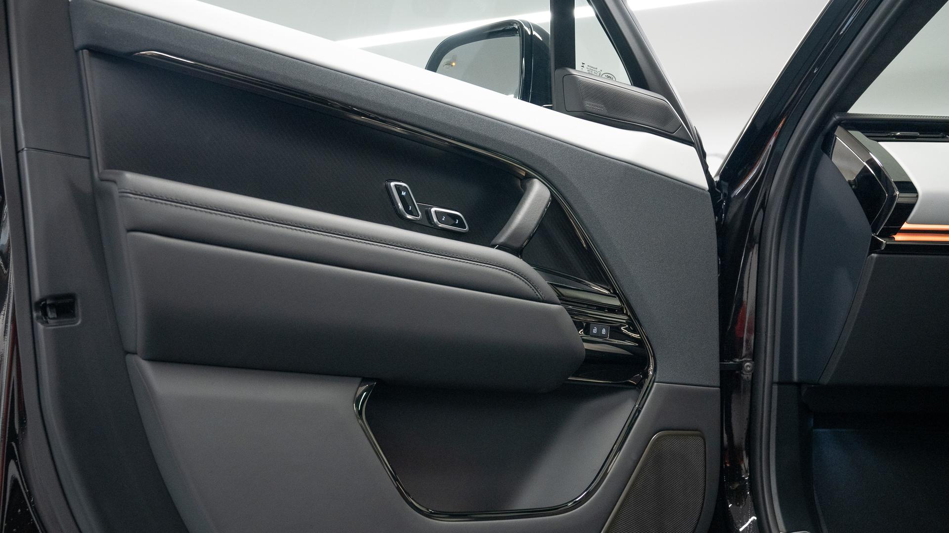 Land Rover Range Rover Sport Photo 0ef6b0ad-6b6f-468a-864c-0cc7eb1dfdbf.jpg