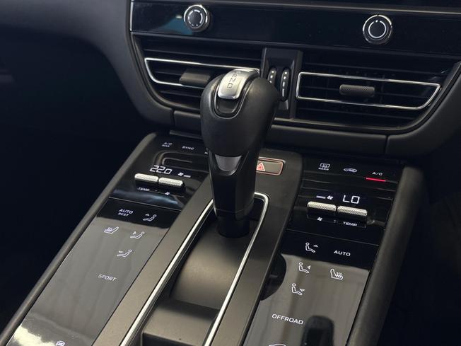 PORSCHE Macan Photo 12