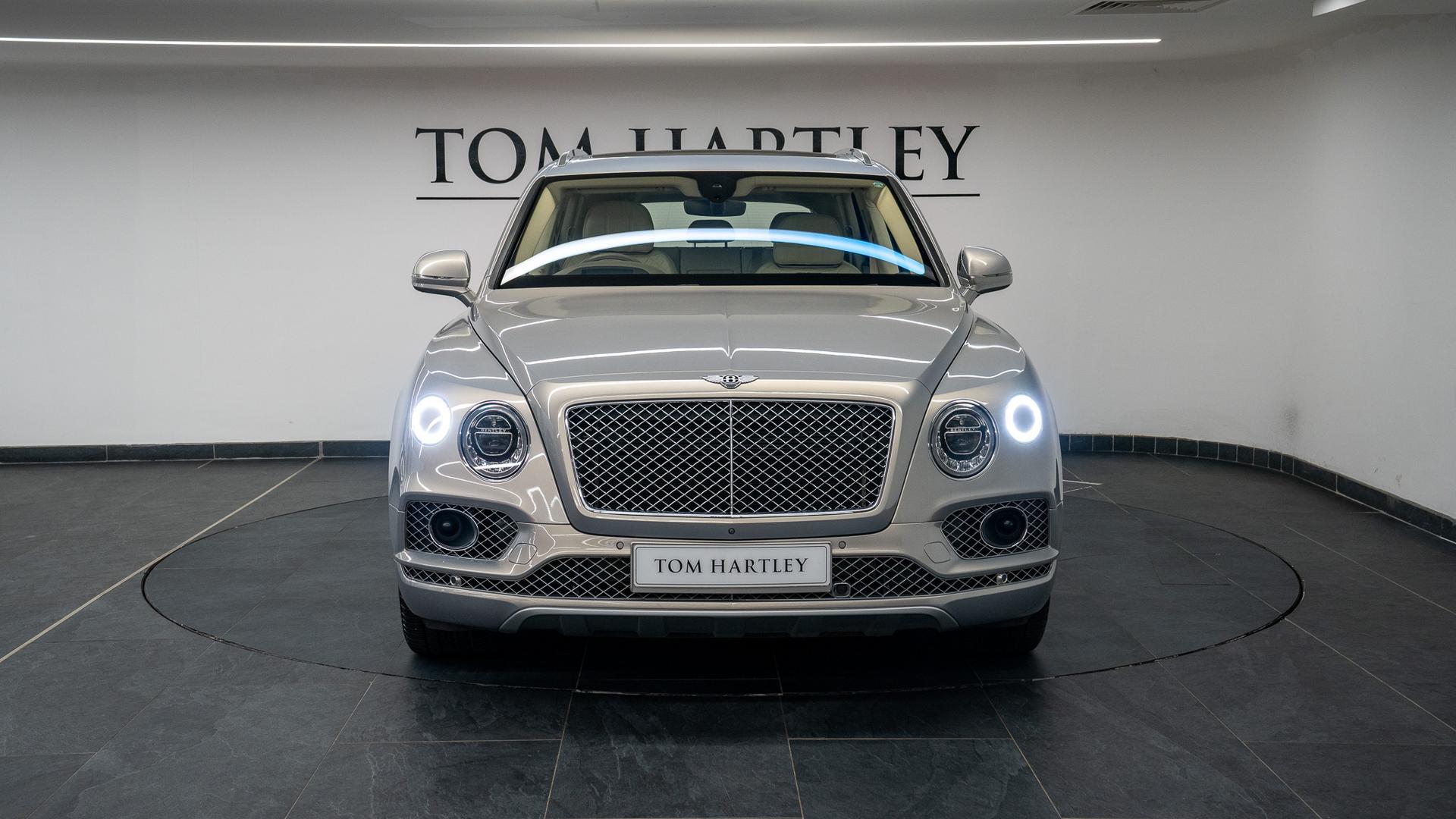 Bentley Bentayga Photo 0f1409b8-a002-4760-a319-ed31bc4e8451.jpg