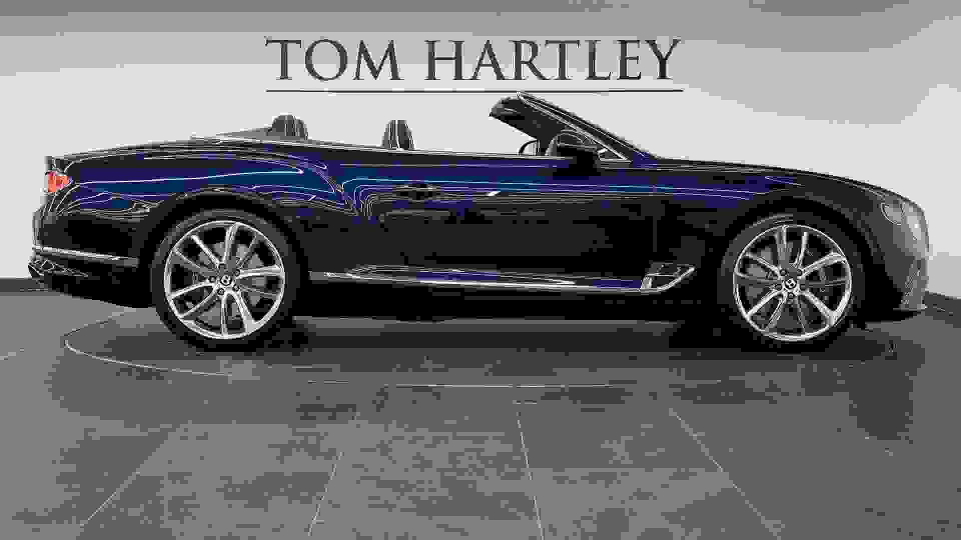 Bentley CONTINENTAL GTC Photo 0f20e64e-fa98-4b05-aa3d-d9b09ea375f3.jpg