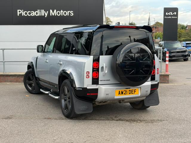 Land Rover Defender 110 Photo 0f2a6a99-2ad5-48ef-ae72-a9ec65b06cbd.jpg