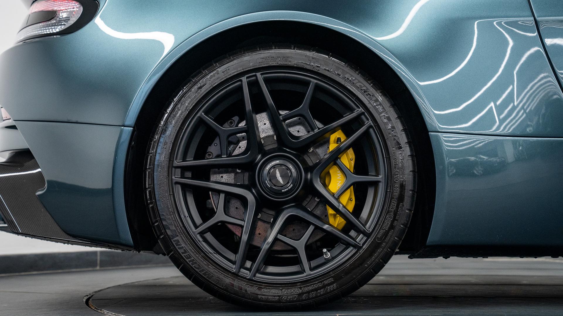 Aston Martin Vantage Photo 0f494788-511b-4efc-890e-ed0f88d436af.jpg