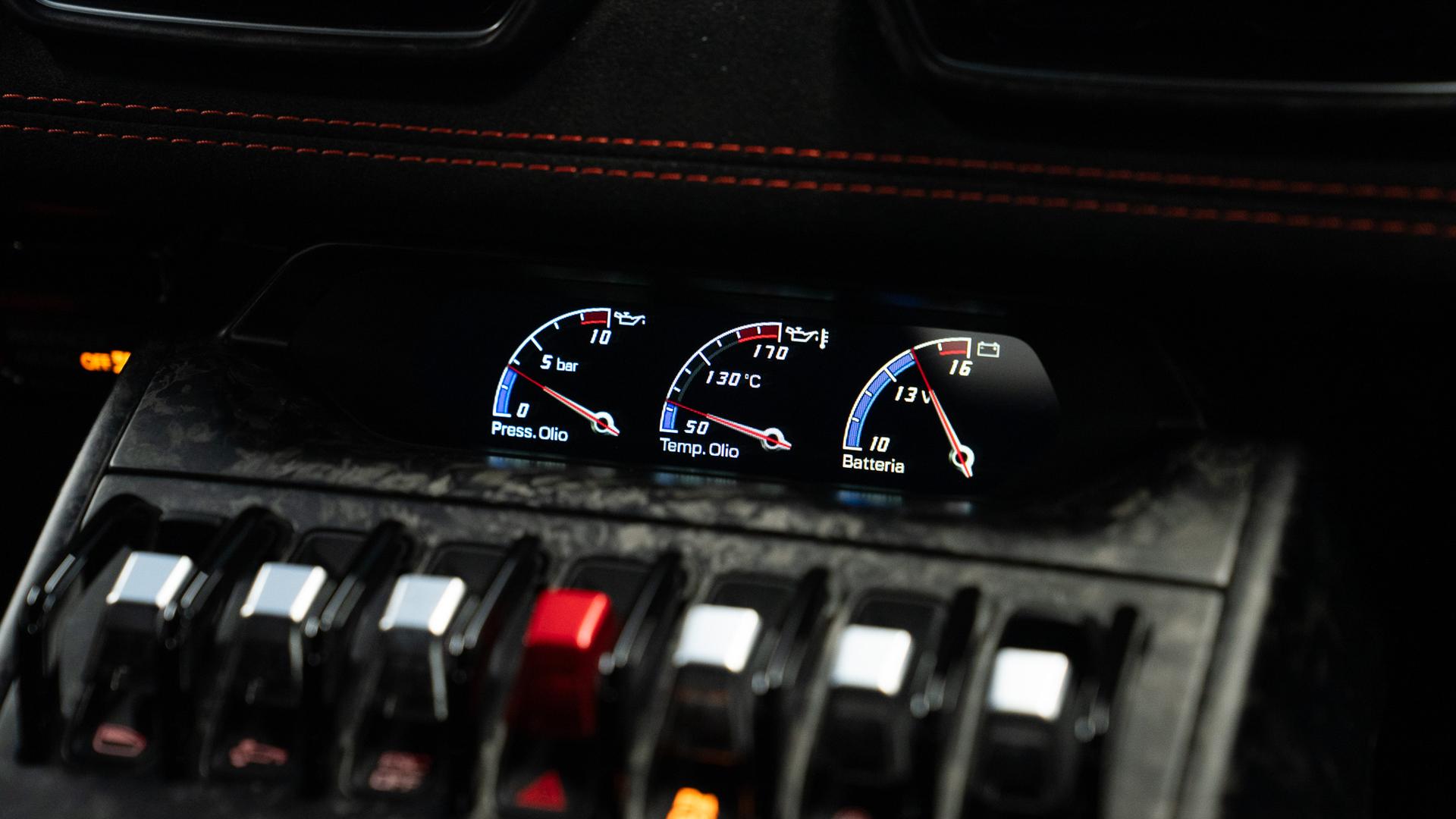 LAMBORGHINI Huracan Photo 0f5acffd-800e-4660-b5ae-5032c02e62a5.jpg
