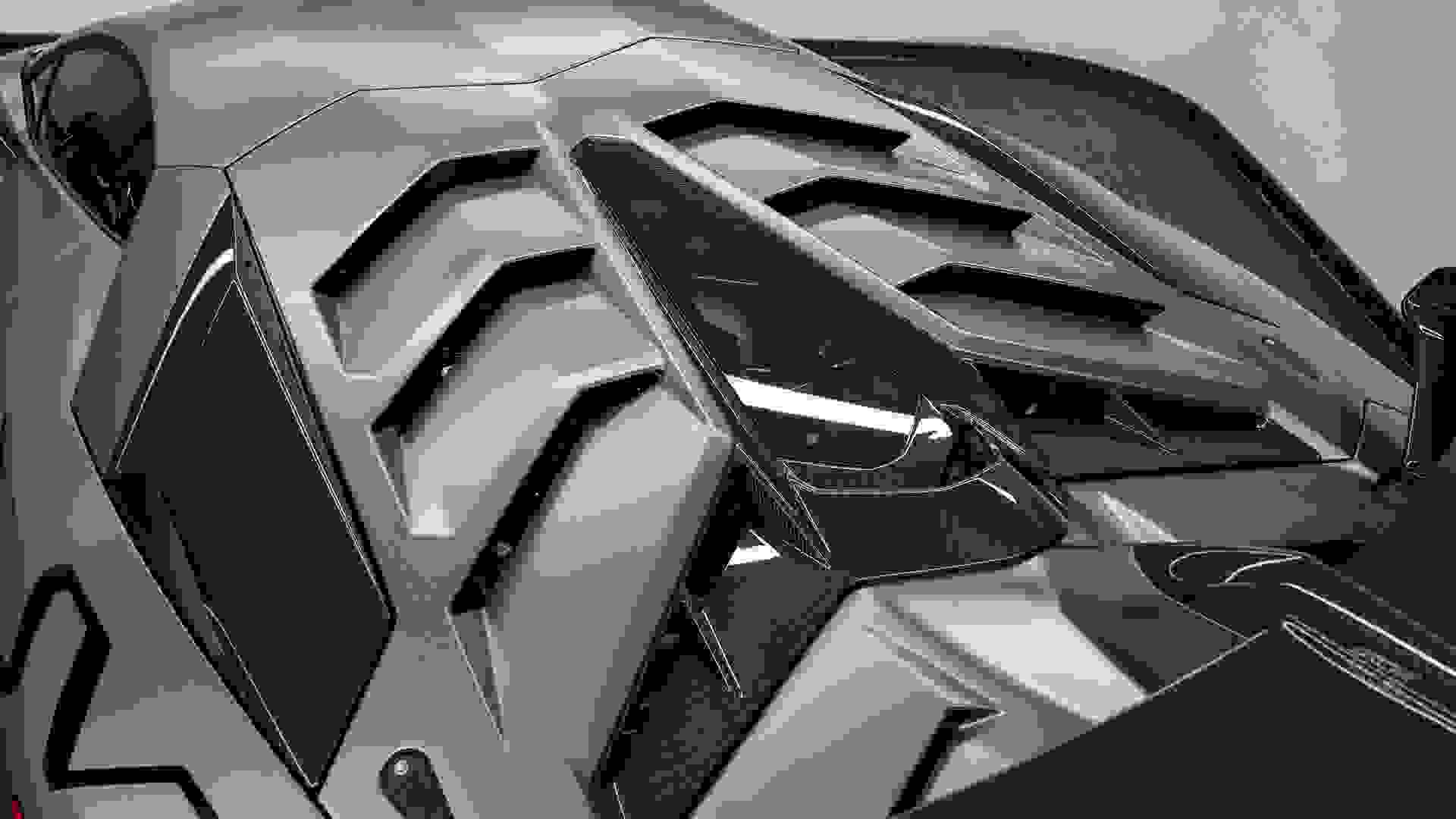 Lamborghini Aventador Photo 0f6f5d14-8b54-4923-a84b-6543390d9d43.jpg