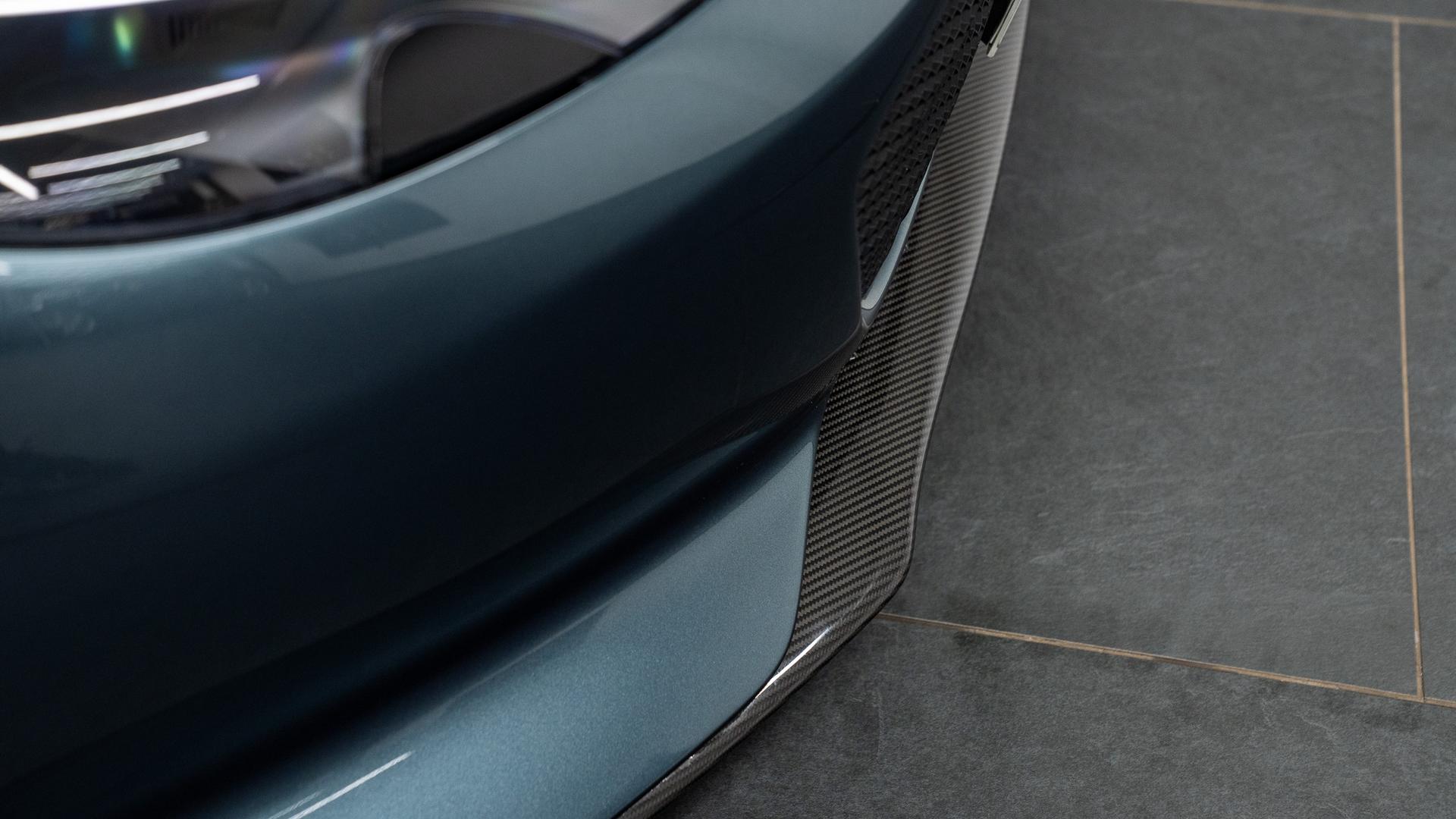 Aston Martin Vantage Photo 0f79a4d5-205f-4fcb-94b3-63d8acd2a574.jpg