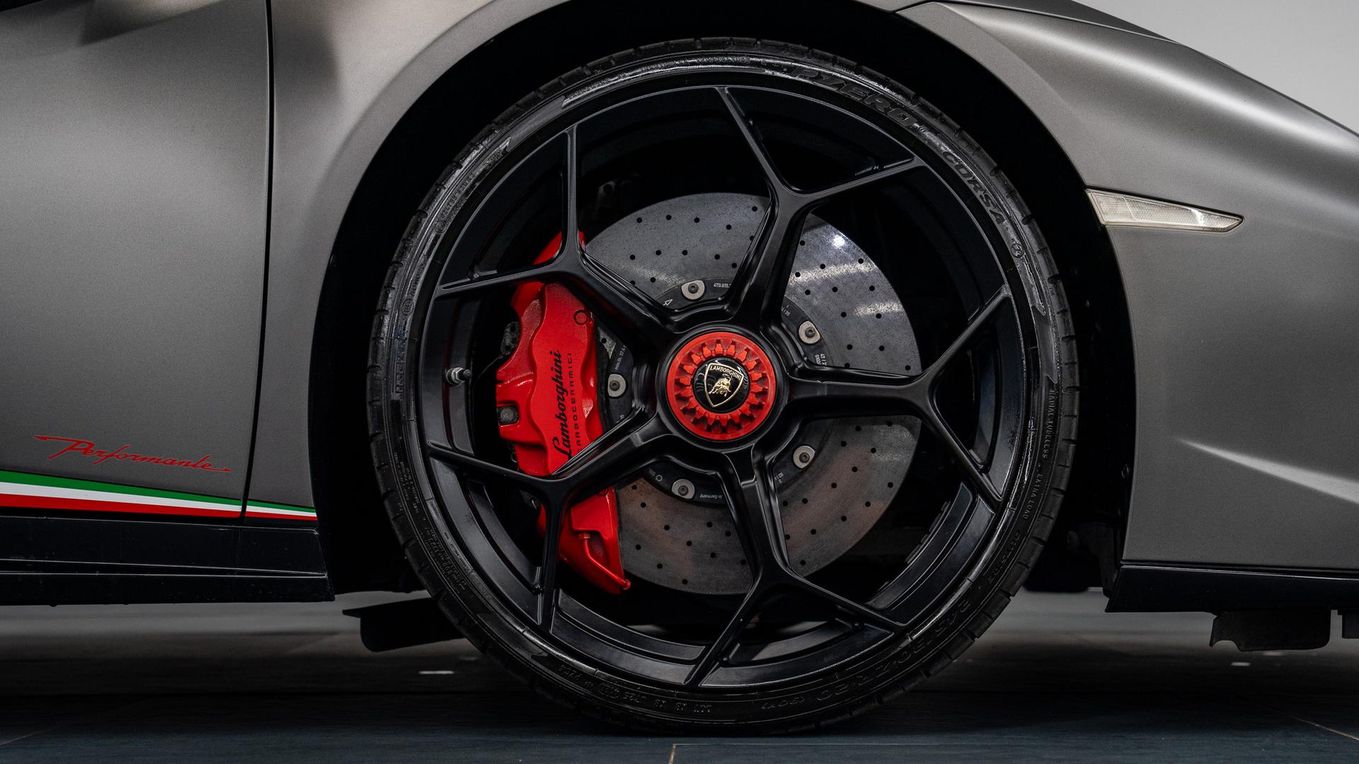 LAMBORGHINI Huracan Photo 0f7c0c4a-6674-440d-90d3-2ccdce6498bc.jpg
