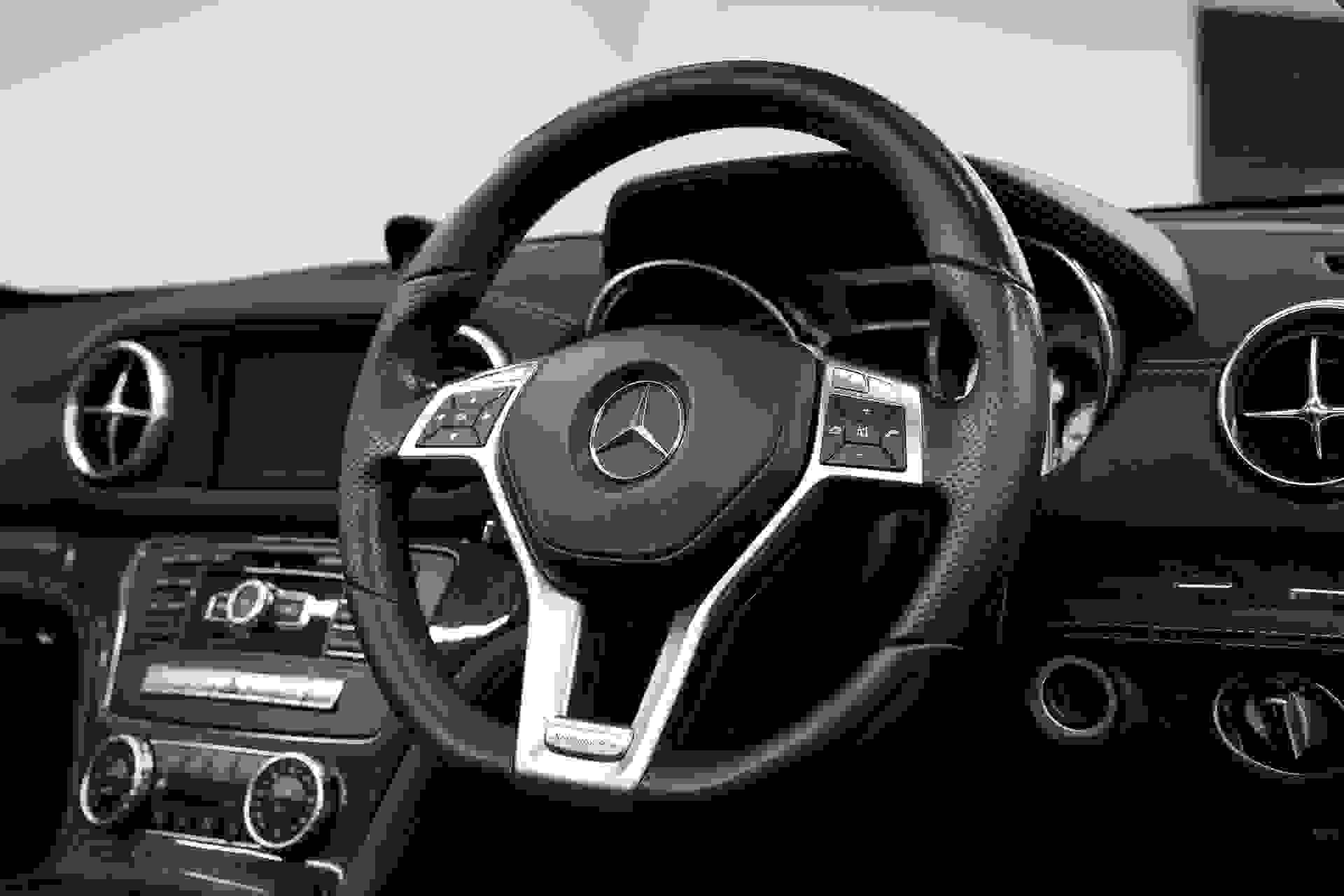 Mercedes-Benz SL Photo 0f95219d-3414-412b-8361-c96baf4e33f3.jpg