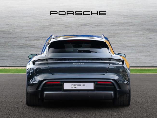Porsche TAYCAN Photo 7
