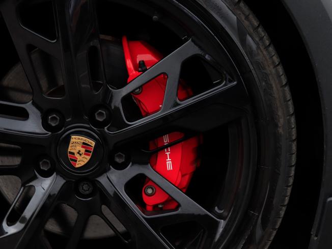PORSCHE Taycan Photo 17