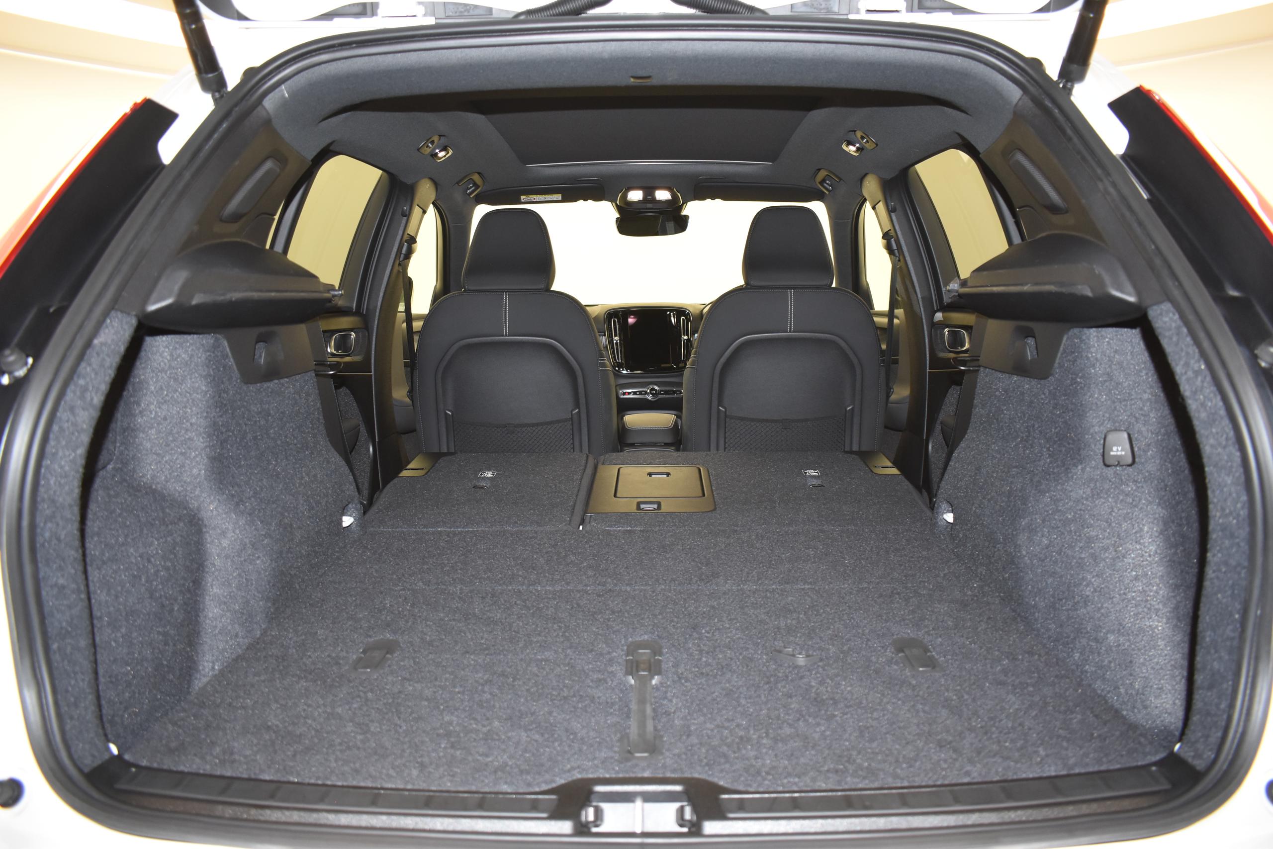 2023 VOLVO XC40 2.0 B4P Ultimate Dark 5dr Auto - vehicle photo 29 for sale on PureCar