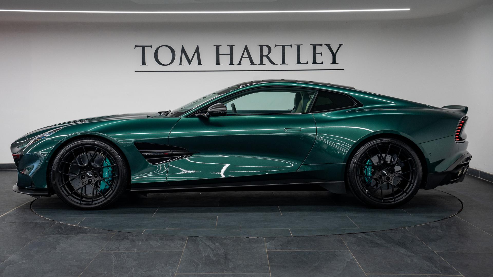 Aston Martin Vanquish Photo 0fee8209-48e4-4264-87f0-bf995f53715d.jpg