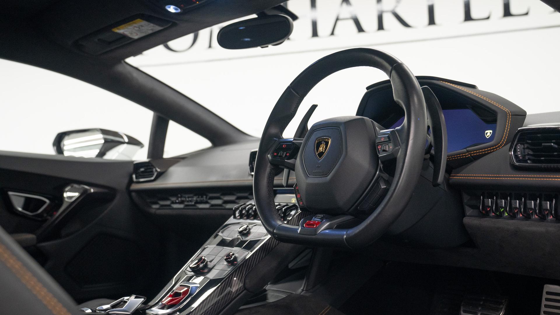 LAMBORGHINI Huracan Photo 0ff7f99a-7444-469c-82f9-93a119ed464f.jpg