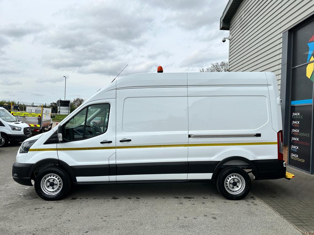Ford Transit Photo 10009c90-1192-4ee6-8c9c-f3422eea76d8.jpg