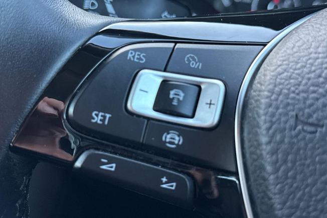 Volkswagen T-Roc Photo 16