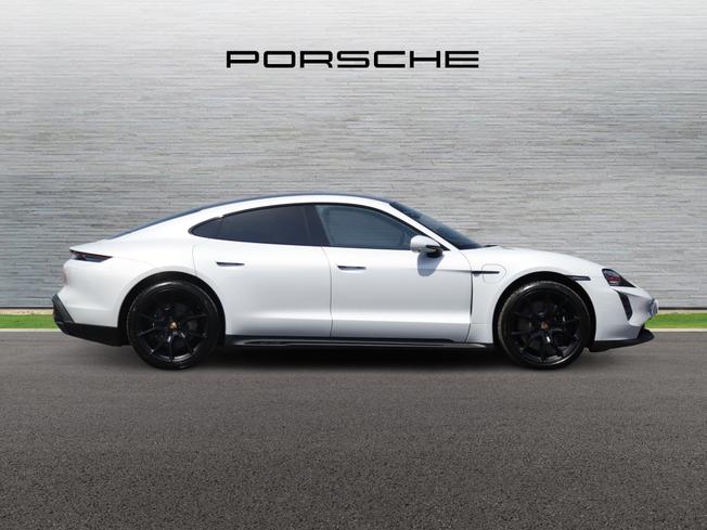 PORSCHE Taycan Photo 3