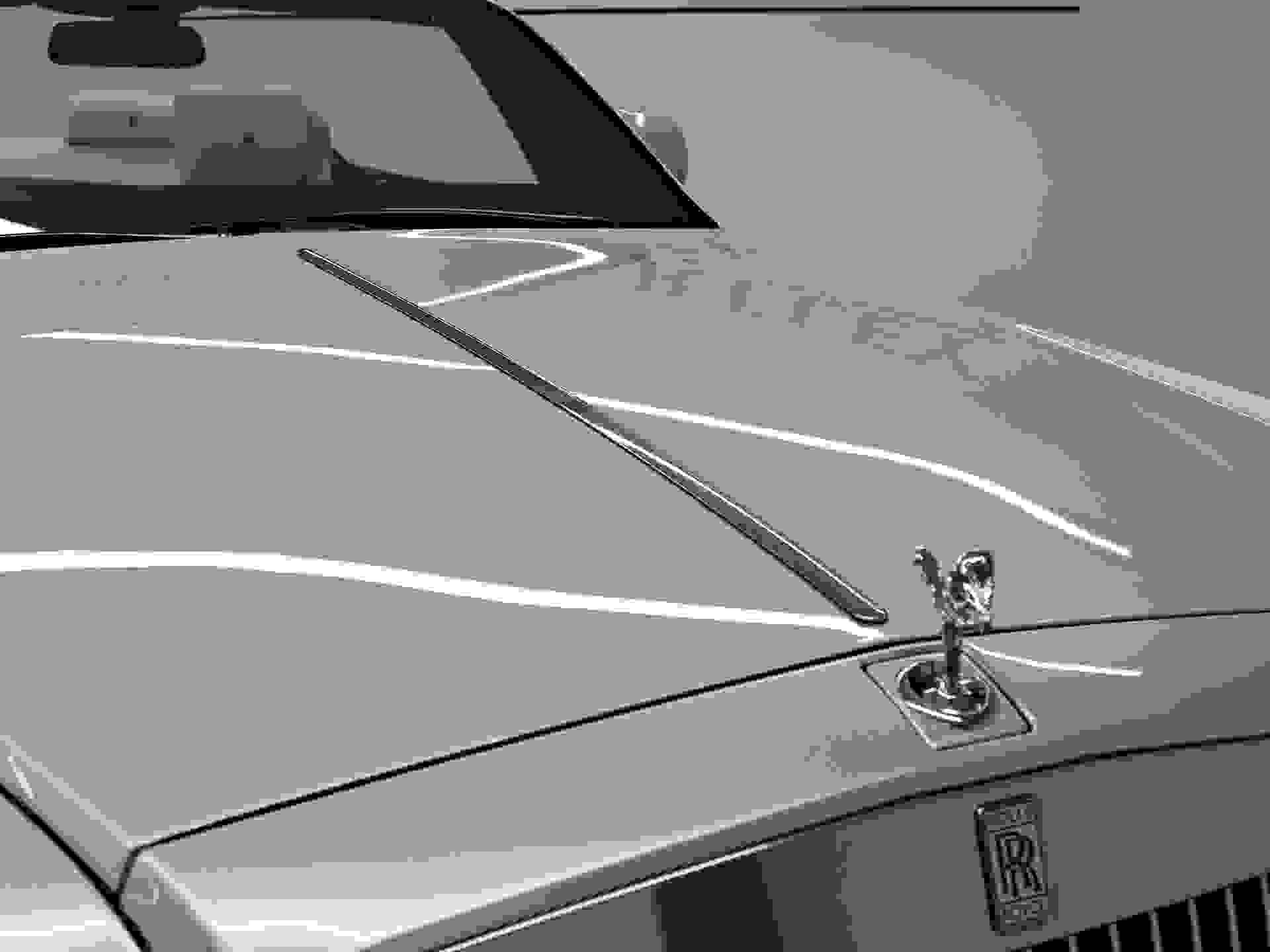 Rolls-Royce Phantom Photo 10435da6-3826-41ab-aadc-6ab1f1cdbe10.jpg