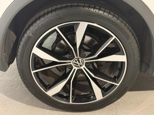 Volkswagen Tiguan Photo 1044fac2-ea26-4865-b35a-1dd64540427e.jpeg