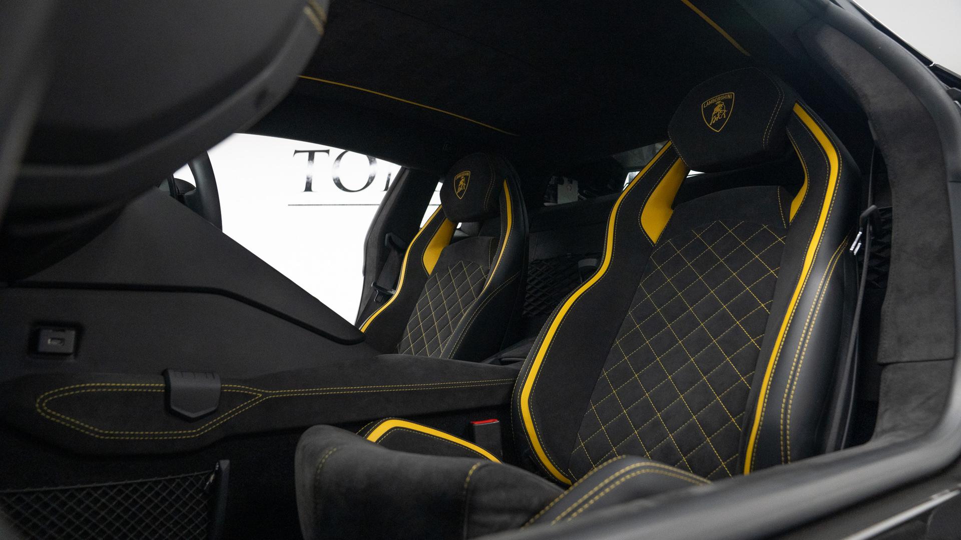 LAMBORGHINI Aventador Photo 105f936f-465f-4c1e-a8e8-8cdc0d13575f.jpg