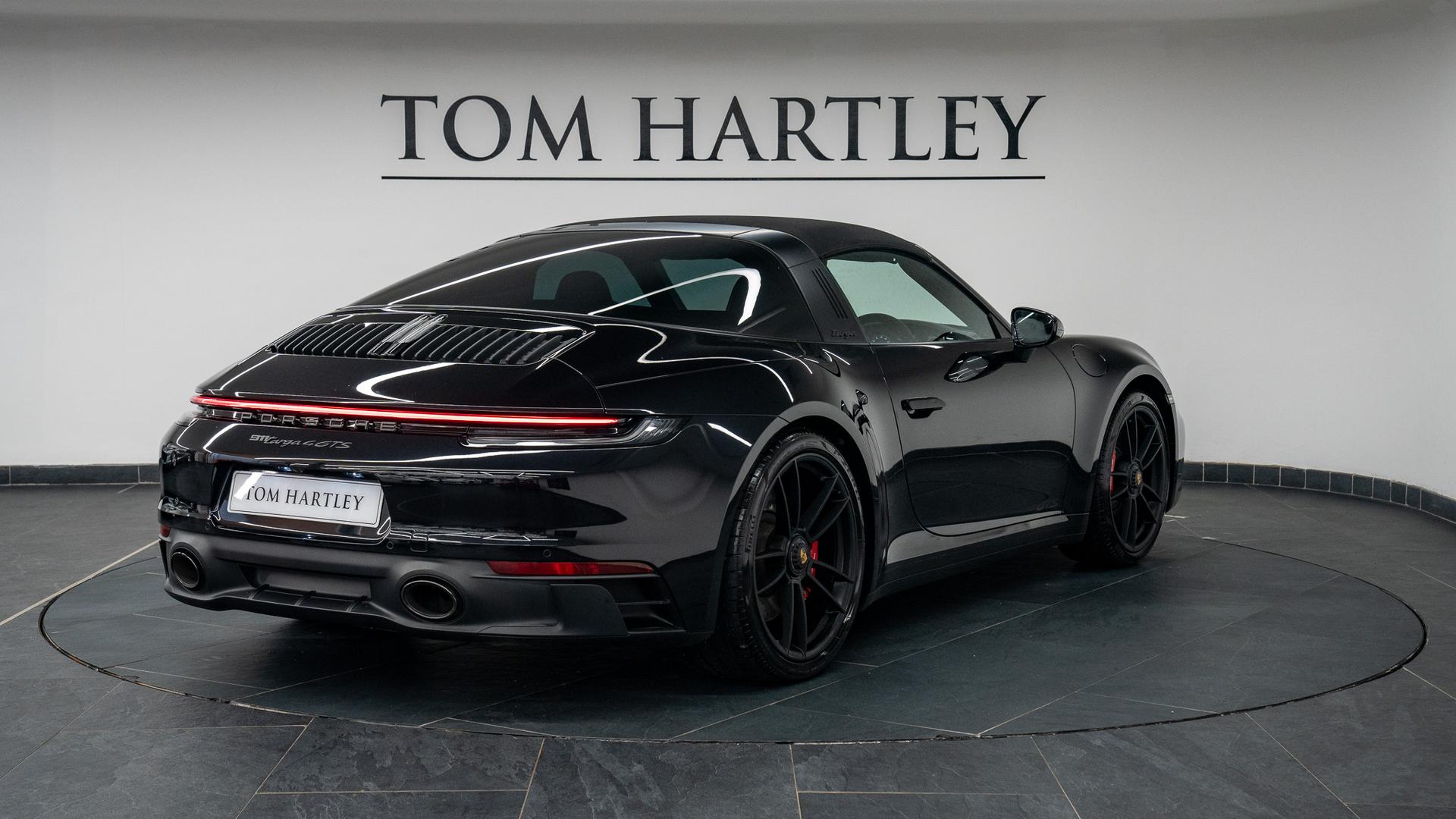 Porsche 911 Photo 106105d9-8e4a-4072-a48f-c6c31f63df32.jpg