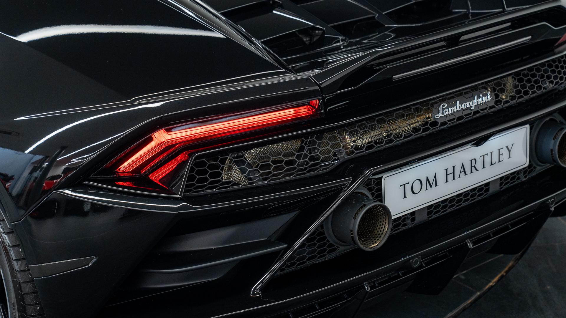 LAMBORGHINI Huracan Photo 10aad31c-b76b-4e99-90ab-ad30b2261f36.jpg