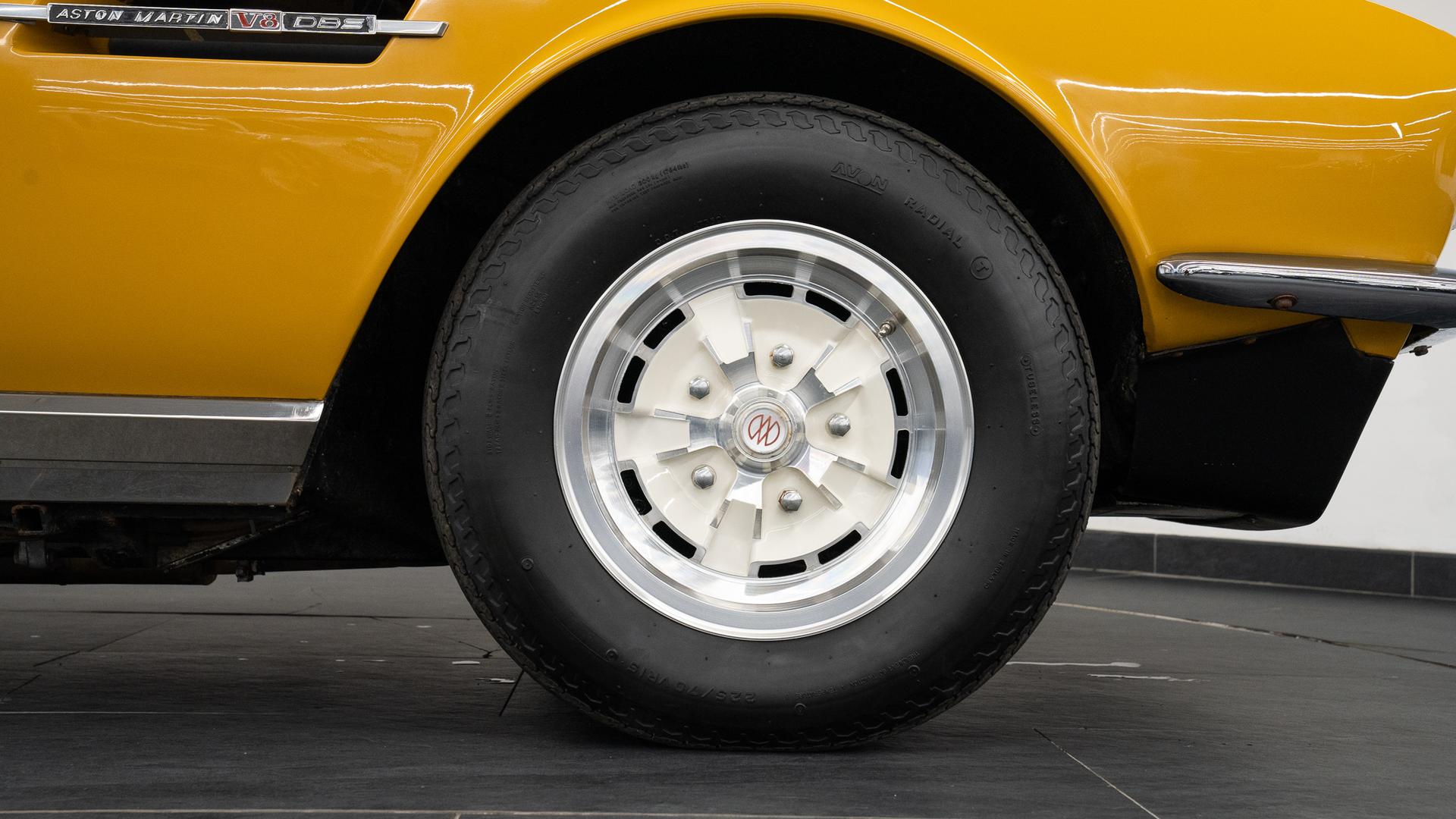 Aston Martin DBS Photo 10bc9079-a887-47d4-a100-c52ec11f929d.jpg
