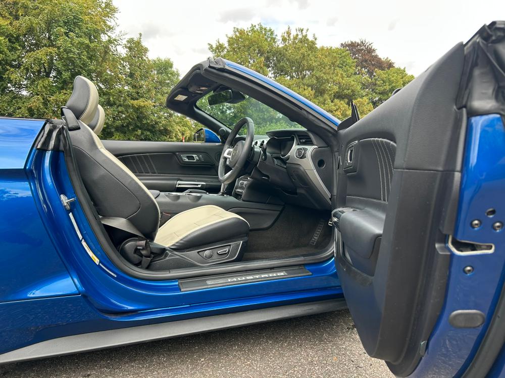 Used Ford Mustang AF18AGZ 29