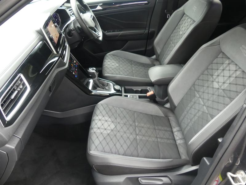 Volkswagen T-Roc Photo 10c0ff98-b50f-4b5a-83c3-be85d65bfde6.jpg