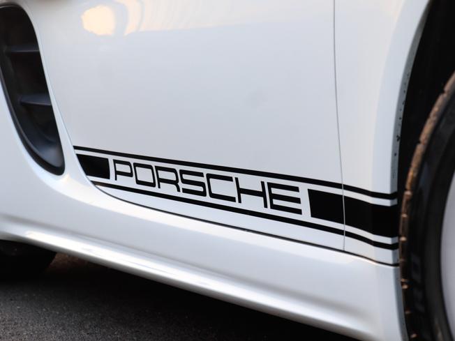 PORSCHE 718 Cayman Photo 8