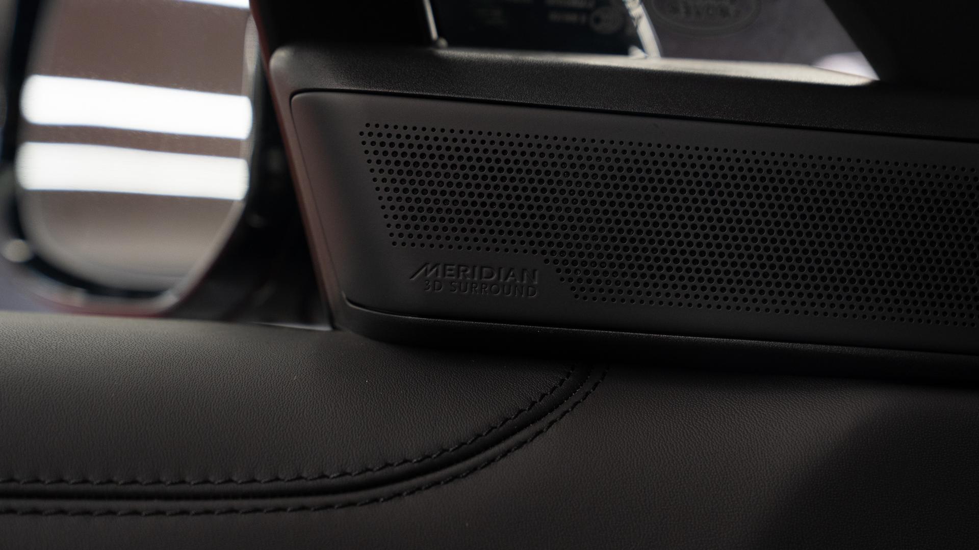 Land Rover Range Rover Photo 10d5fdce-950c-418c-87cf-4e1a2b100290.jpg