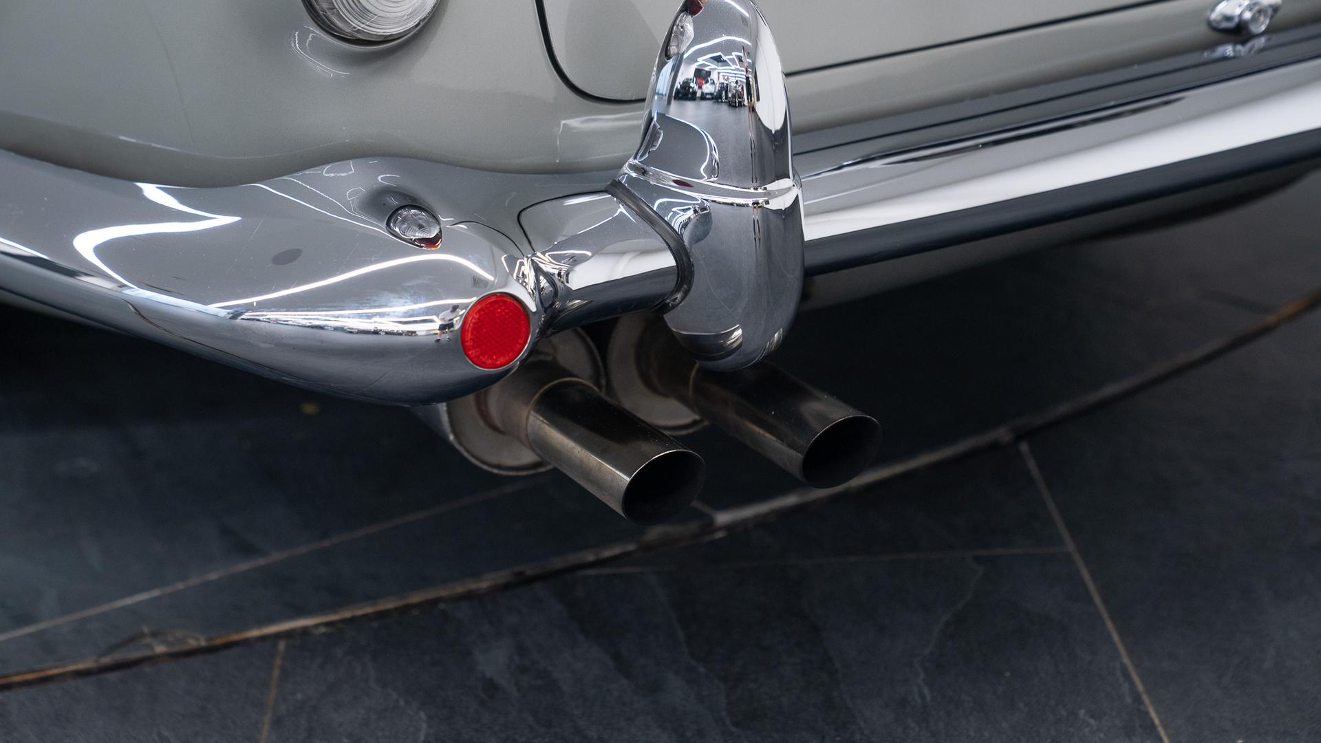 Aston Martin DB5 Photo 10e916f1-3bf6-428d-937a-4cbaa0dee709.jpg