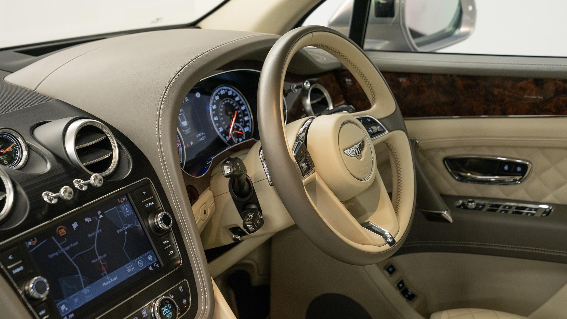 Bentley Bentayga Photo 10ed05e1-e569-4cad-b072-88ec6ac5e5c4.jpg