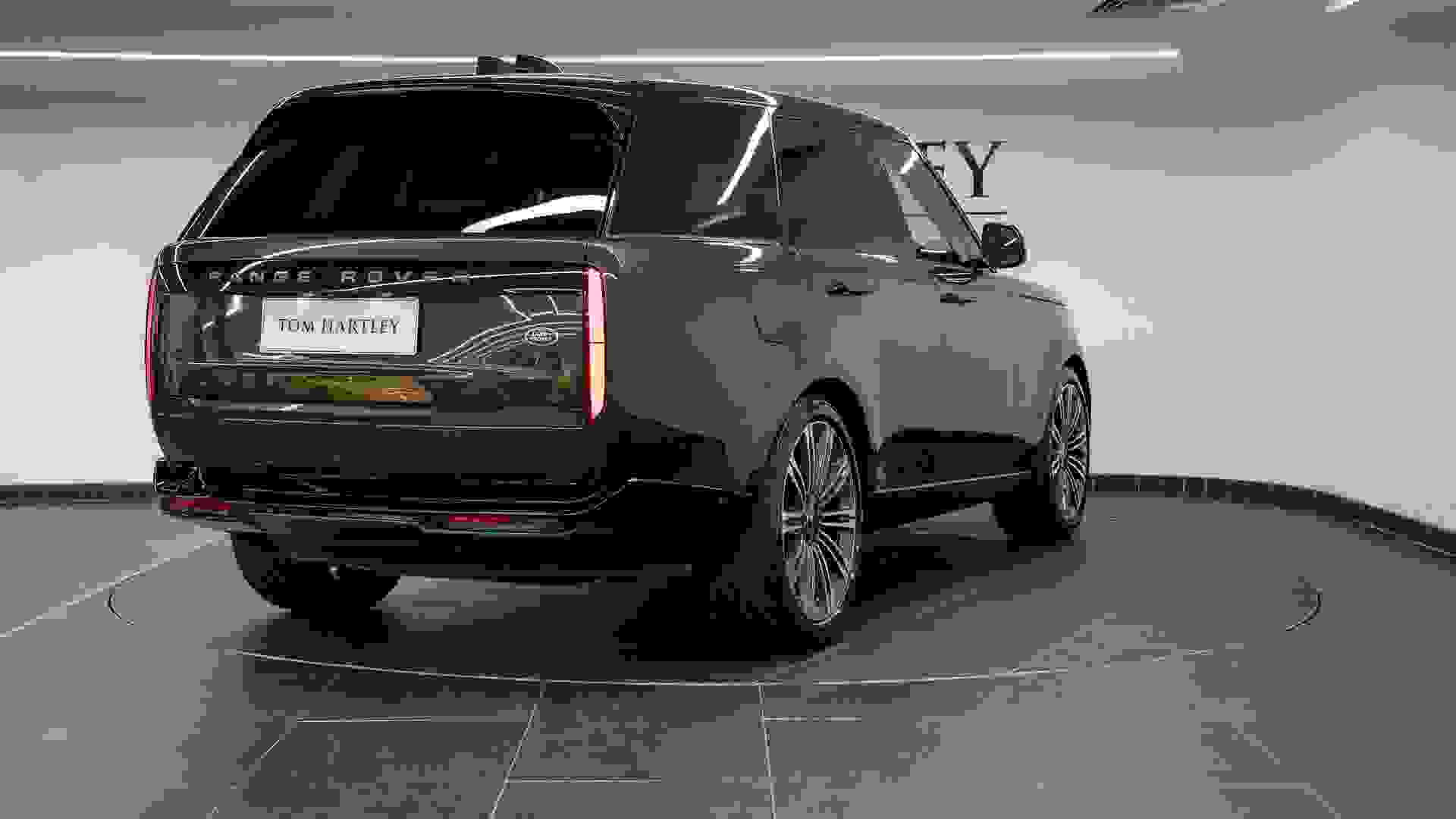 Land Rover Range Rover Photo 10ed2601-fe36-4c8b-aa0a-40512e172015.jpg