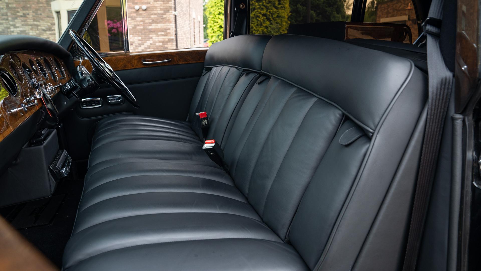 Rolls-Royce Phantom VI Limousine Photo 10f0bdd6-434c-46a0-bfaf-353f3630807b.jpg