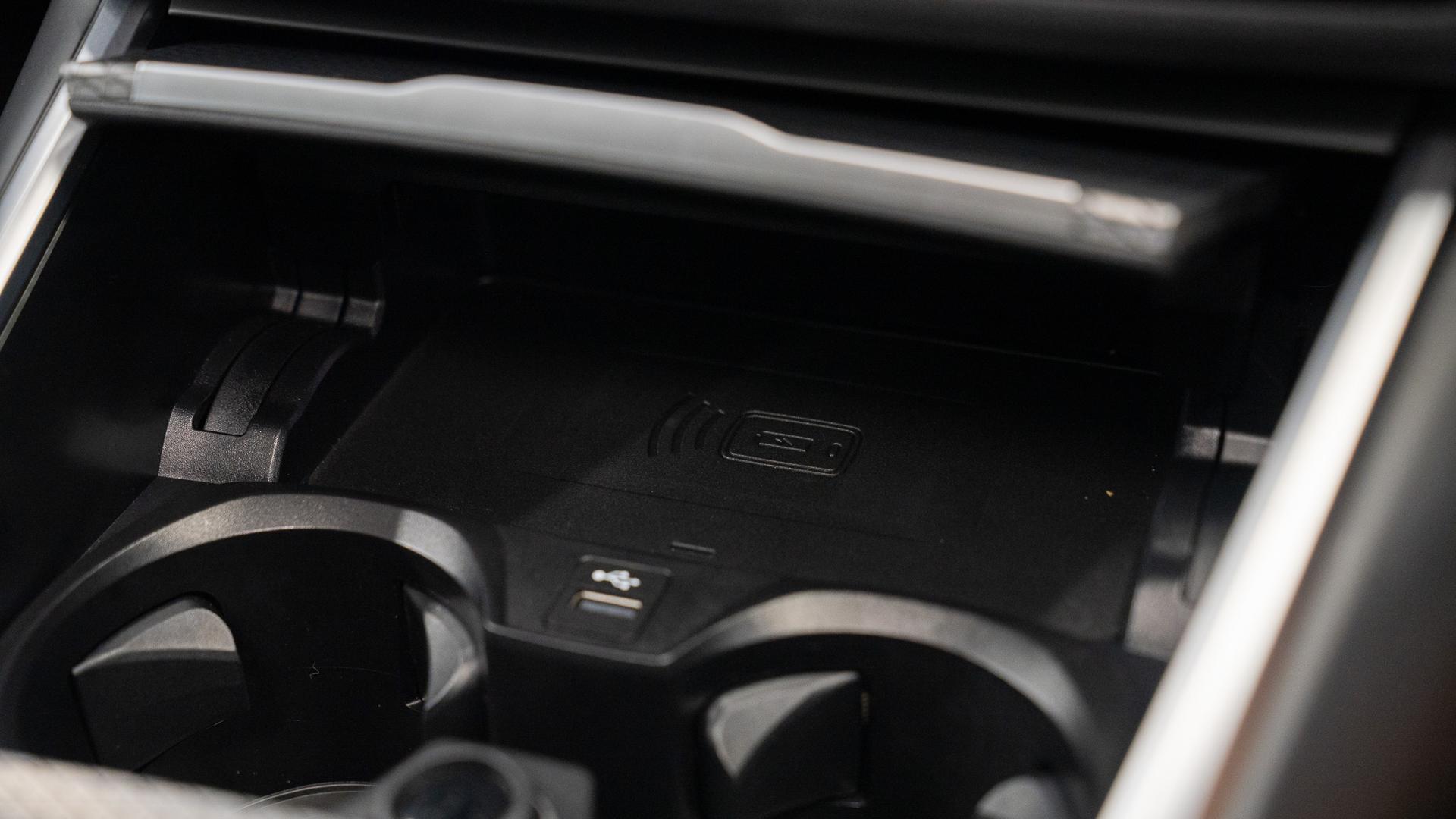 BMW 330i Touring Photo 10fecb91-337c-4ab4-b553-4bf5a521b538.jpg
