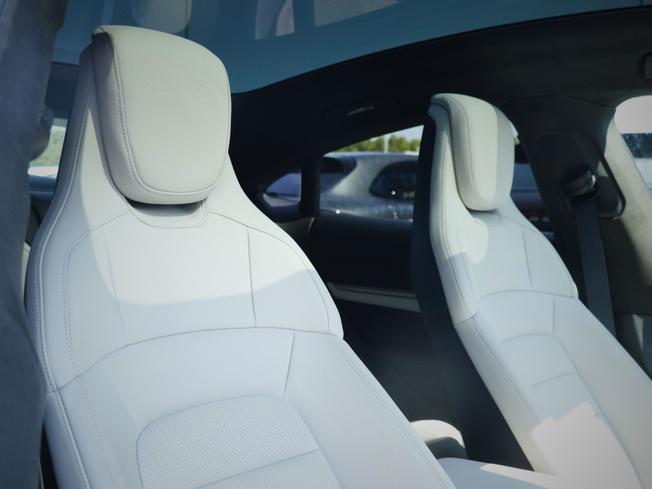 PORSCHE Taycan Photo 29