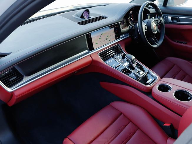 PORSCHE Panamera Photo 3