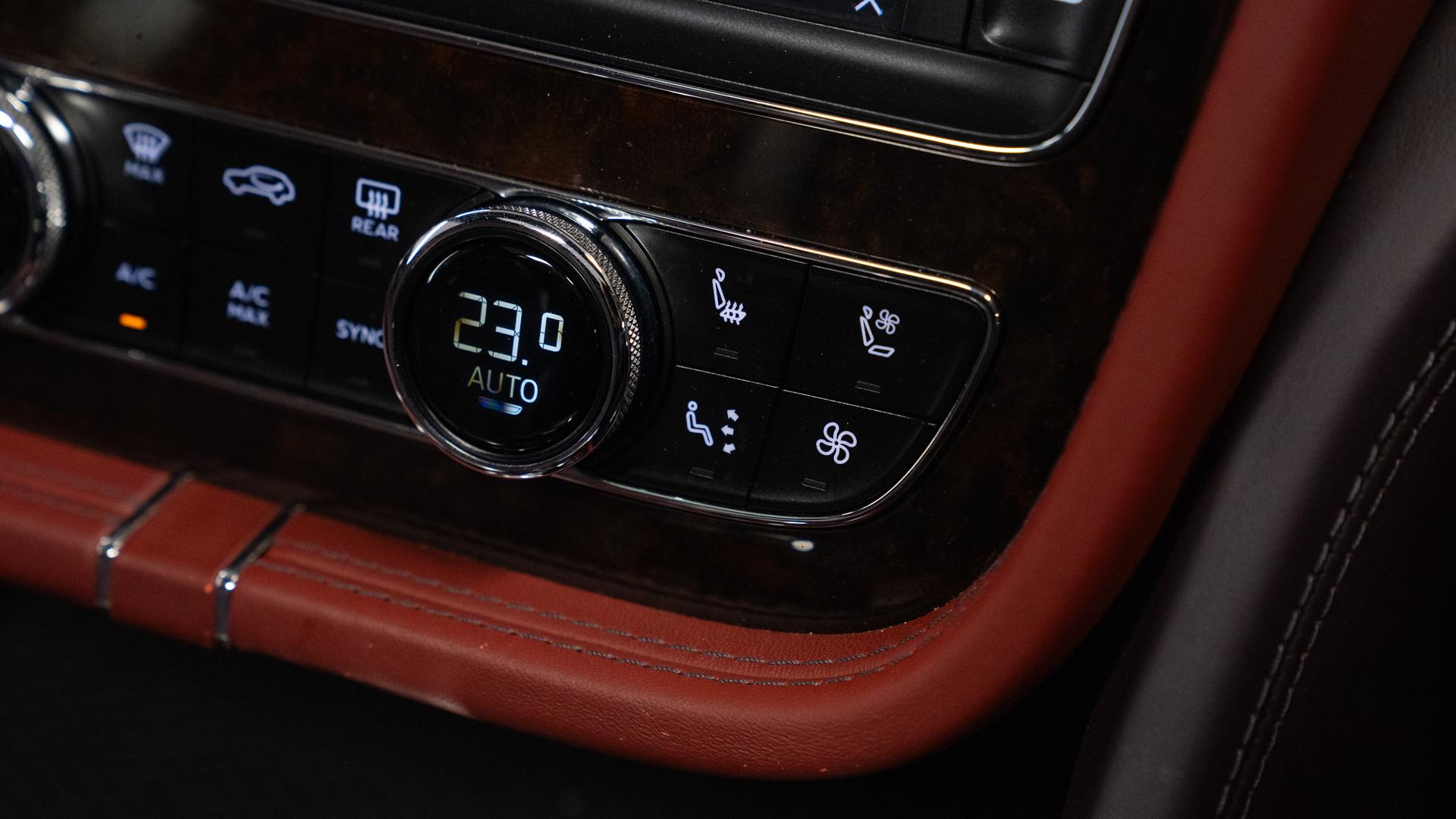 Bentley Bentayga Photo 1149744b-bd1f-4fa7-92cb-41170a5f8976.jpg